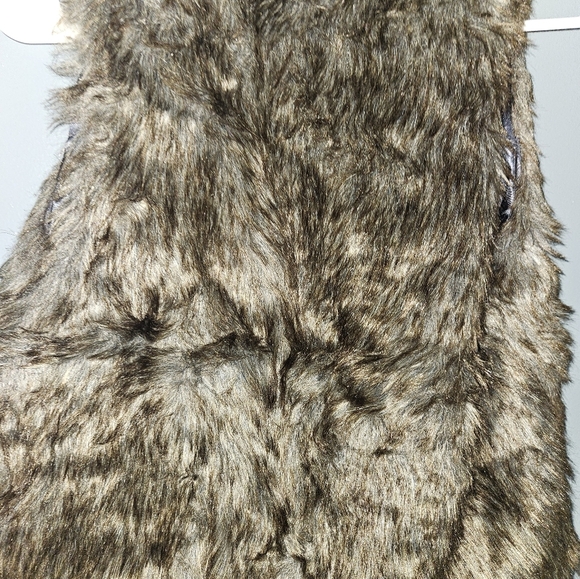 Knit Works Girls Faux Fur Vest Size L (14) - Picture 7 of 8